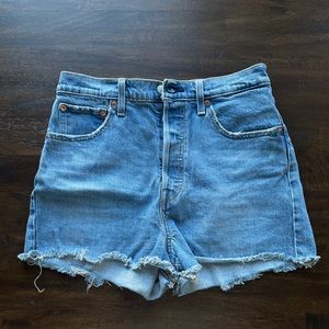 Levi Cut off shorts